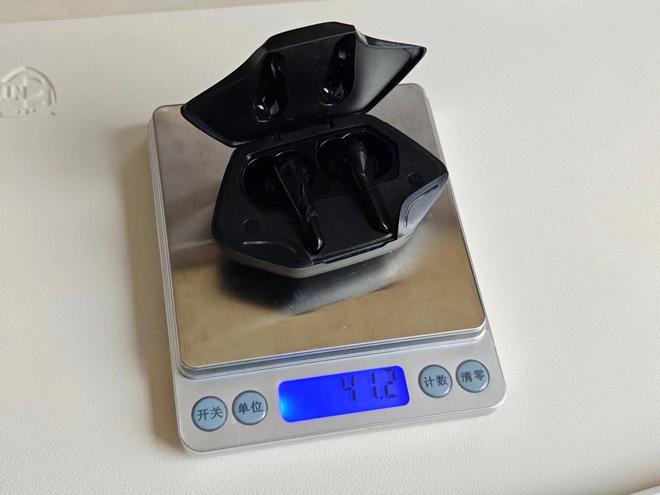 全新蓝牙耳机只要7元钱还带电池仓看看有啥猫腻(图2)