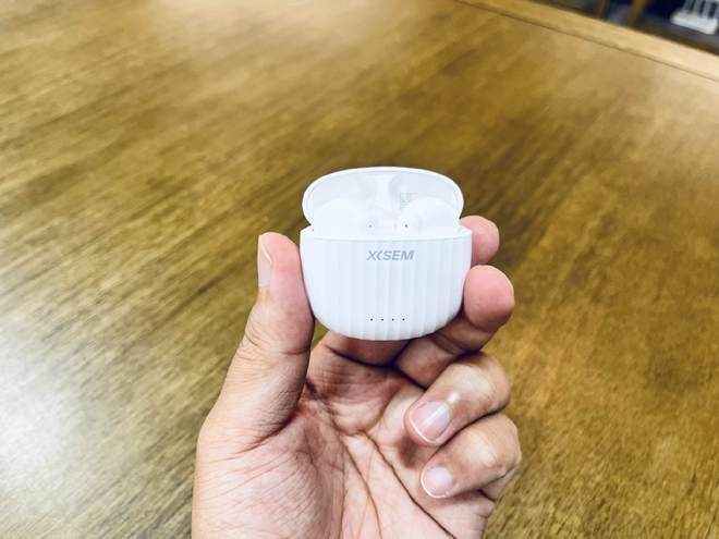 易倍体育网站：轻巧好音质西圣AVA2蓝牙耳机佩戴一整天不感觉累(图4)