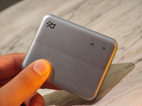 5G随身WIFI怎么选？飞猫新品U20居然还有数据储存功能！(图2)