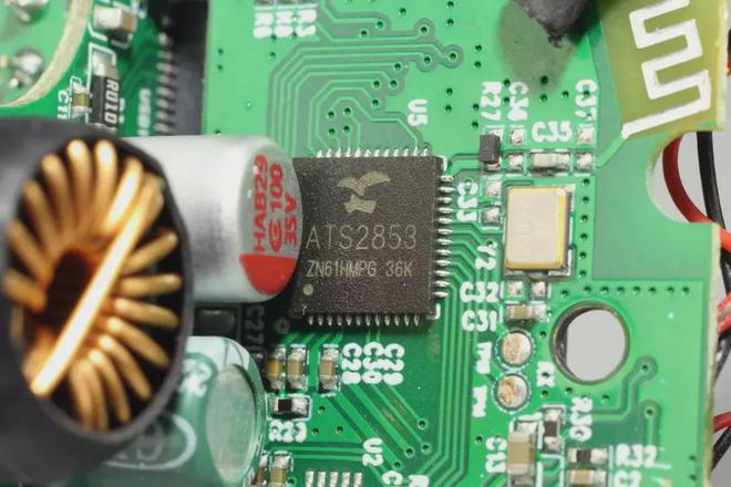 Emc易倍体育：为何这些充电设备支持蓝牙通信？拆解发现多颗蓝牙芯片(图4)