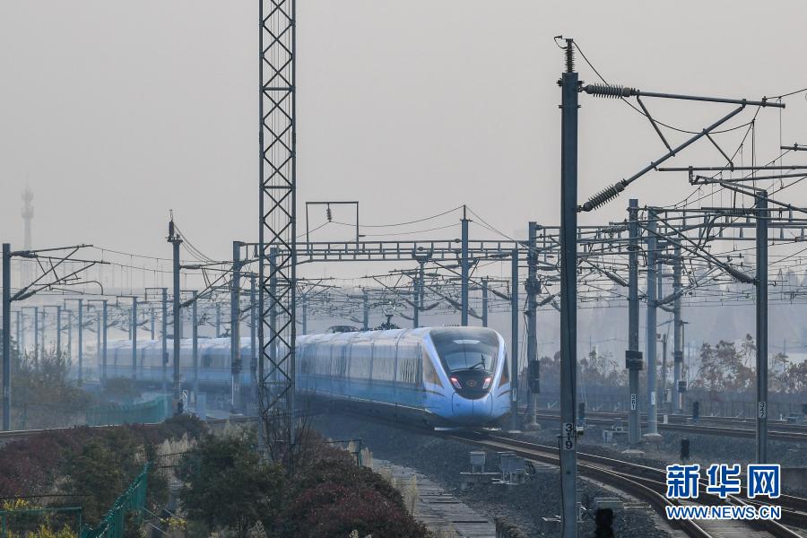 有WiFi更节能更舒适——我国新型“复兴号”动车组投入运营(图3)