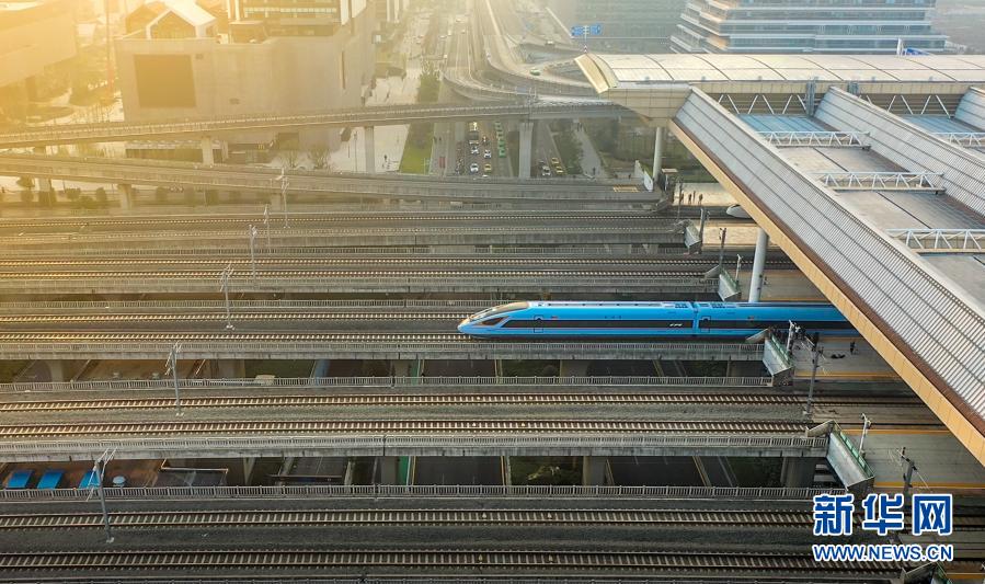 有WiFi更节能更舒适——我国新型“复兴号”动车组投入运营(图5)