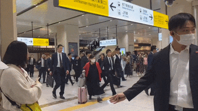 日本网友在列车上遇到大量特警打开WiFi一看笑喷了！(图4)