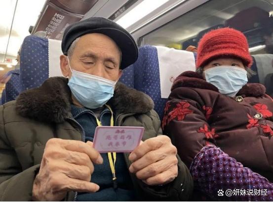高铁无座票原来不是站票！买了无座票的人不要全程傻乎乎站着了(图3)