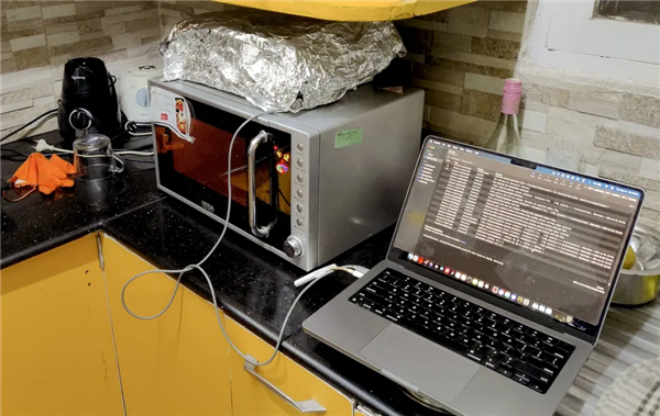 破解苹果限制！大神用法拉第笼+微波炉解锁AirPodsPro助听器功能(图2)