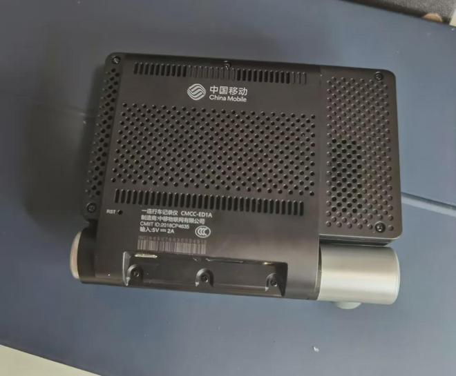 Emc易倍体育：99元的行车记录仪自带高德导航还能当WiFi热点和FM发射器(图4)