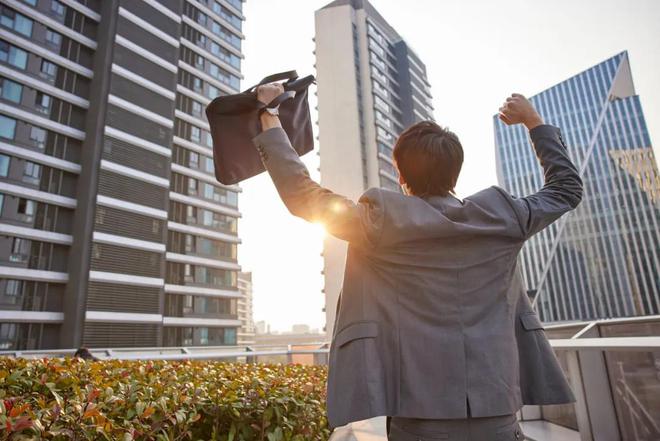 谁才是最适合普通打工人的通勤好表？这3位资深打工人太懂拿捏了