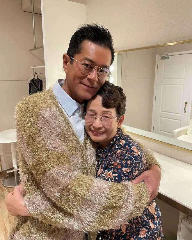 Emc易倍体育：TVB老戏骨见证古天乐从电视台小生变娱乐大亨大赞对方很尊重前辈(图4)