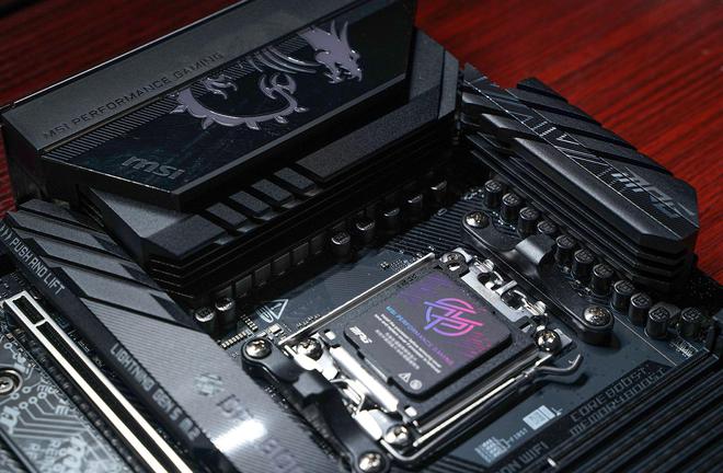 Emc易倍体育：打开主板这个新功能游戏性能免费提升10帧！(图5)