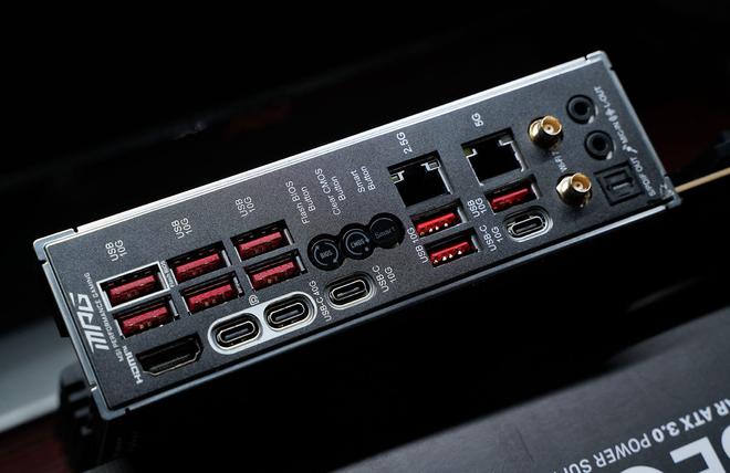 Emc易倍体育：打开主板这个新功能游戏性能免费提升10帧！(图16)