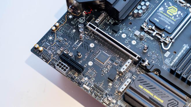 Emc易倍体育：接口全面升级：微星MAGB860MMORTARWiFi主板开箱分享(图12)