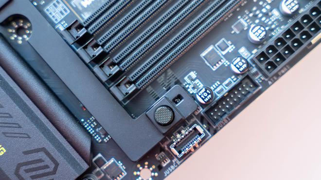 Emc易倍体育：接口全面升级：微星MAGB860MMORTARWiFi主板开箱分享(图11)