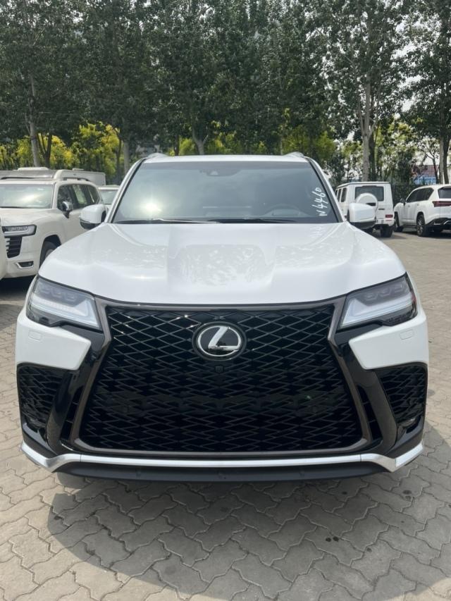 2025款雷克萨斯LX600中东版7座优惠政策多(图2)