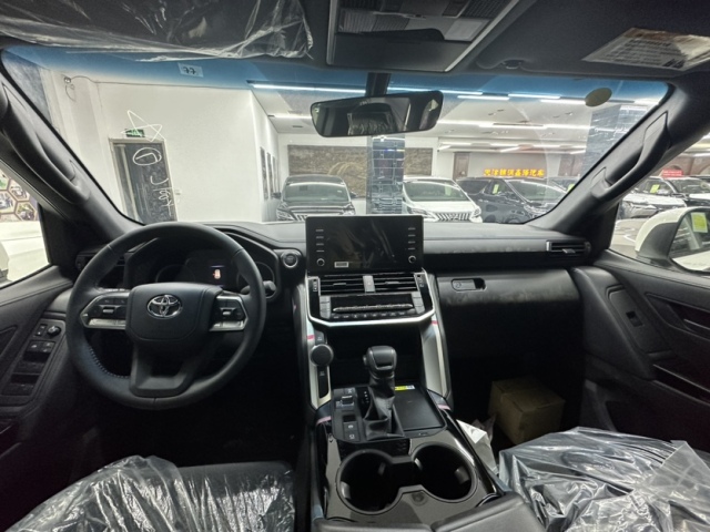 2025款丰田酷路泽4000GXR八气18轮现车保上牌最低多少钱(图9)
