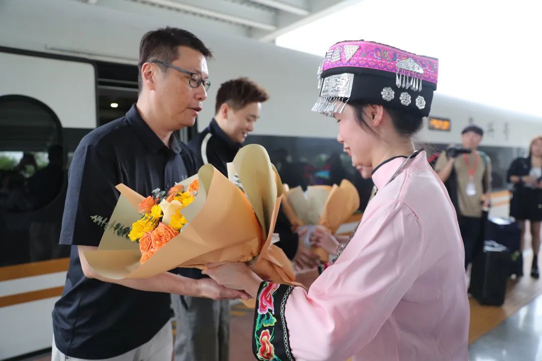 易倍体育网站：香港至桂林旅游专列首发！山水之旅更便捷(图5)