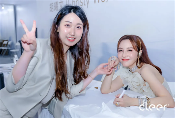 Emc易倍体育：戴上CleerAI听新世界Cleer双旗舰新品ARC5音弧ip星弧全球首发！(图35)