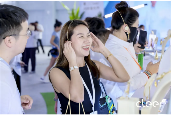 Emc易倍体育：戴上CleerAI听新世界Cleer双旗舰新品ARC5音弧ip星弧全球首发！(图45)
