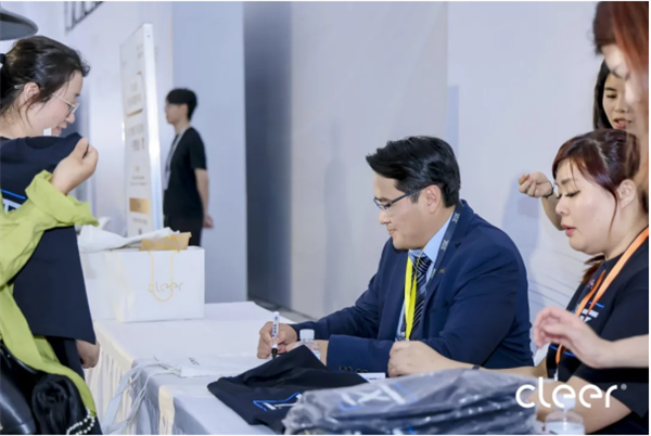 Emc易倍体育：戴上CleerAI听新世界Cleer双旗舰新品ARC5音弧ip星弧全球首发！(图43)