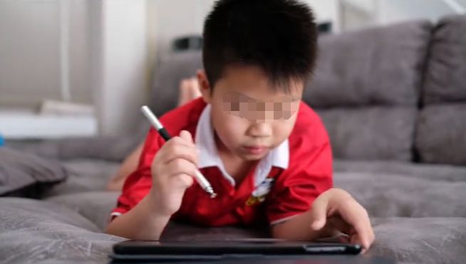 易倍体育网站：飞机早就不强制开飞行模式了！但这些生活神用途空姐都不会告诉你(图3)