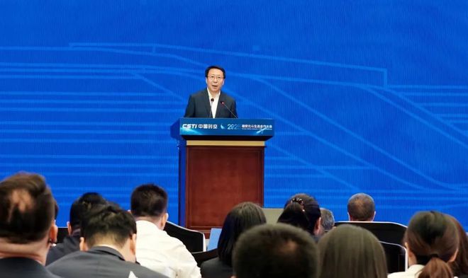 Emc易倍体育：运营商对手神秘中国星网罕见亮相梁宝俊公开演讲！(图2)