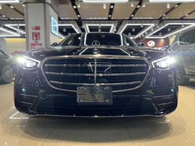 Emc易倍体育：2025款奔驰S500四驱长轴现车价当天开票整体更显大气时尚(图2)