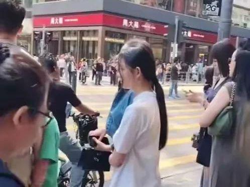 汪小菲一家四口香港游玩俩孩子变化大网友：这才是财阀家的孩子(图6)