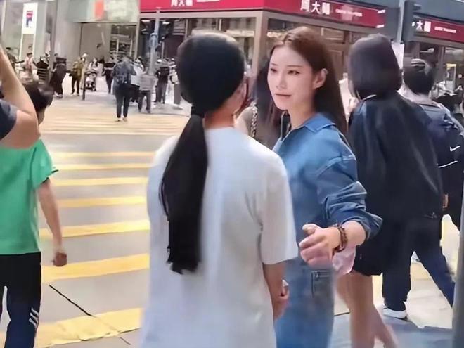 汪小菲一家四口香港游玩俩孩子变化大网友：这才是财阀家的孩子(图8)