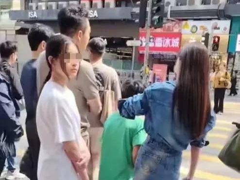 汪小菲一家四口香港游玩俩孩子变化大网友：这才是财阀家的孩子(图10)