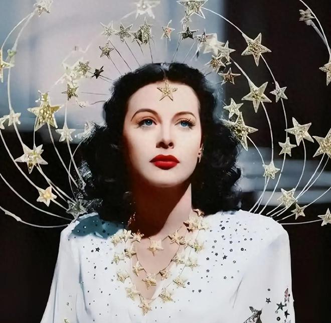 易倍体育网站：美国第一艳星：结婚6次被丈夫24小时监视83岁与爱迪生齐名(图1)