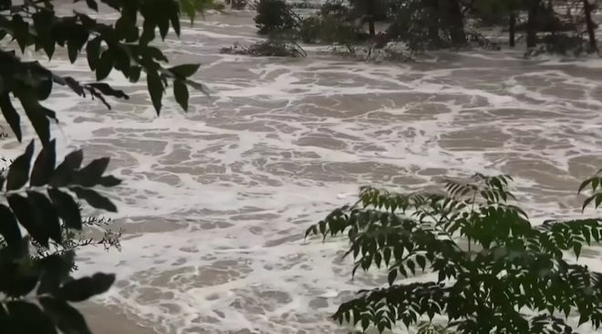 美国得州特大洪水已致80人死亡！儿童夏令营凌晨被冲垮死伤惨重有孩子抱树求生经历地狱一夜…(图3)