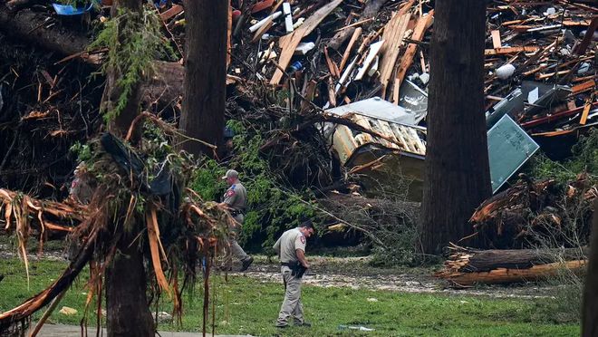 美国得州特大洪水已致80人死亡！儿童夏令营凌晨被冲垮死伤惨重有孩子抱树求生经历地狱一夜…(图19)