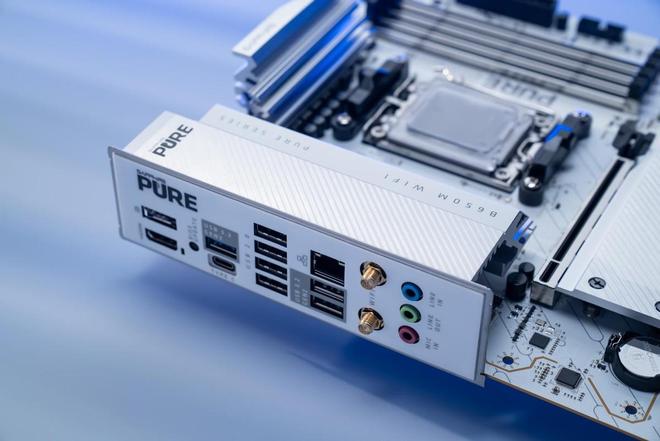 Emc易倍体育：高性价比纯欲风主板蓝宝石PURE极地B650MWIFI主板测评(图6)