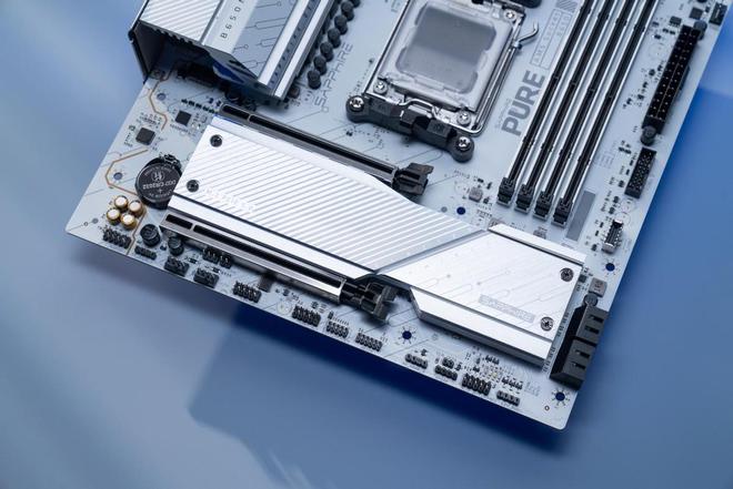 Emc易倍体育：高性价比纯欲风主板蓝宝石PURE极地B650MWIFI主板测评(图5)