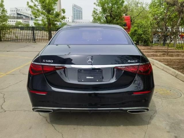 2025款奔驰S580长轴版4座天津港现车最新行情(图9)