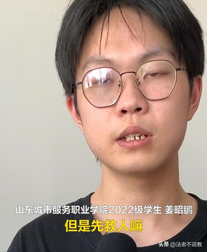 易倍体育网站：烟台小伙为救同学缺席考试同学心脏骤停30分钟最终成功救回！(图7)