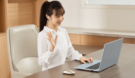 易倍体育网站：耳机鼠标二合一！半入耳降噪鼠标造型符合人体工学(图2)