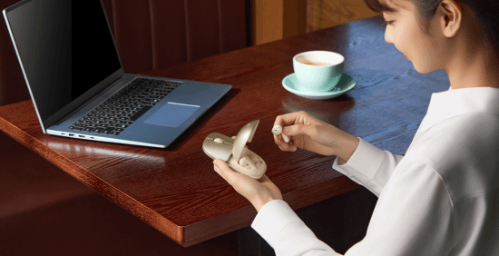 易倍体育网站：耳机鼠标二合一！半入耳降噪鼠标造型符合人体工学(图3)