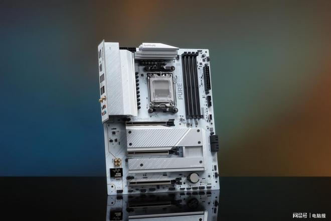 AM5锐龙白色装机绝配！蓝宝石PURE极地B850MB850