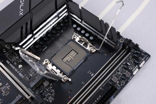 易倍体育网站:影驰联盟B860MWiFi黑武士主板开箱(图7)