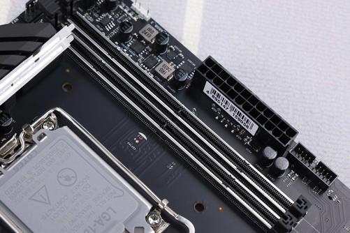 易倍体育网站:影驰联盟B860MWiFi黑武士主板开箱(图9)