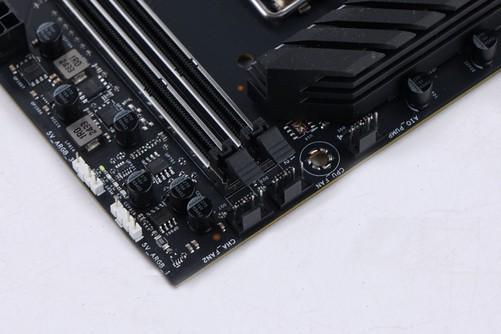 易倍体育网站:影驰联盟B860MWiFi黑武士主板开箱(图12)