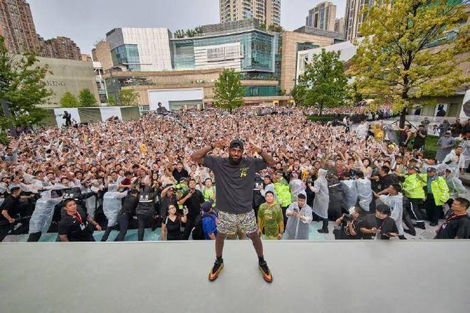 抠门!詹皇：我来中国没花1分钱买国际漫游流量蹭酒店的WIFI足够了(图4)