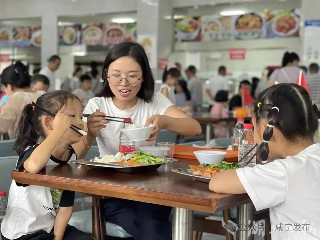 Emc易倍体育：赤壁政府机关食堂成了“十一”景点(图2)