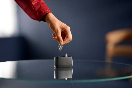 Emc易倍体育：性能升级开启高性价比颠覆新体验瑞声达至境·纤语系列助听器正式上市(图3)