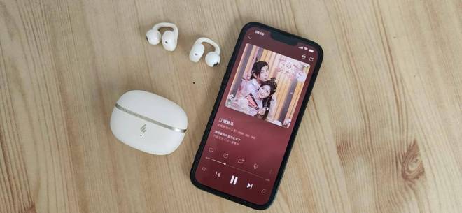 Emc易倍体育：这款耳机可闭眼入！体验耳夹式蓝牙耳机漫步者FitClipUltra(图9)