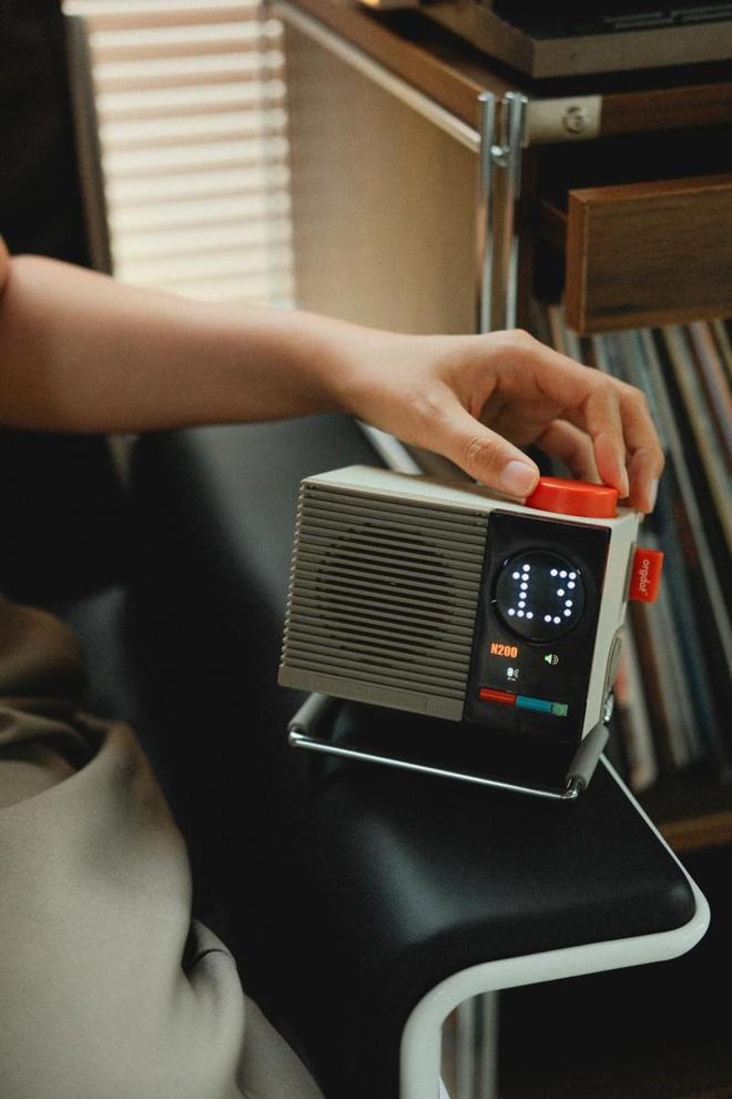 易倍体育网站：N200桌面蓝牙音箱——赛塔林以「趣味美学」重新定义桌面之声(图3)