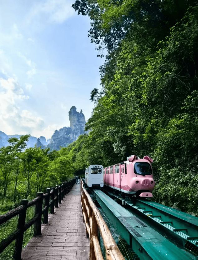 张家界五天四晚人均多少钱？含张家界蓝牙路线图及行程专属建议