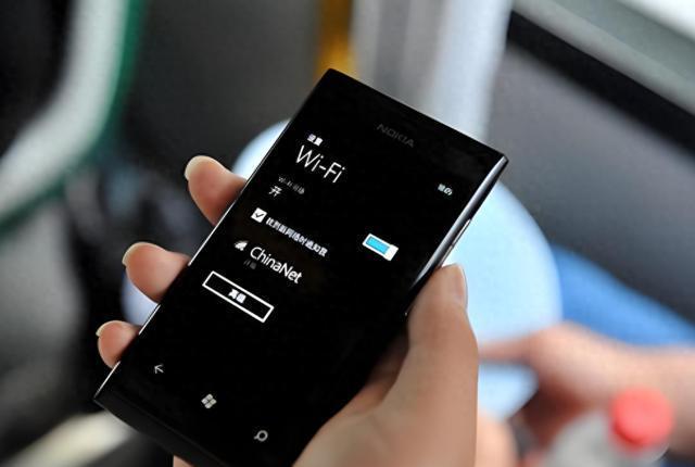 易倍体育网站：手机连接WiFi后需不需要关闭数据流量呢？很多