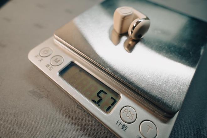 易倍体育网站：好轻好软好舒胡：西圣Plume耳夹式蓝牙耳机个人体验谈(图8)