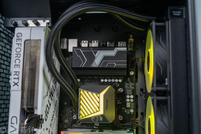 占地小内部空间大华擎B850M-XWIFI主板搭配Tower300机箱(图15)